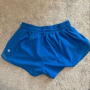 Poolside lululemon hotty hot 2.5, low rise, 6, shorts